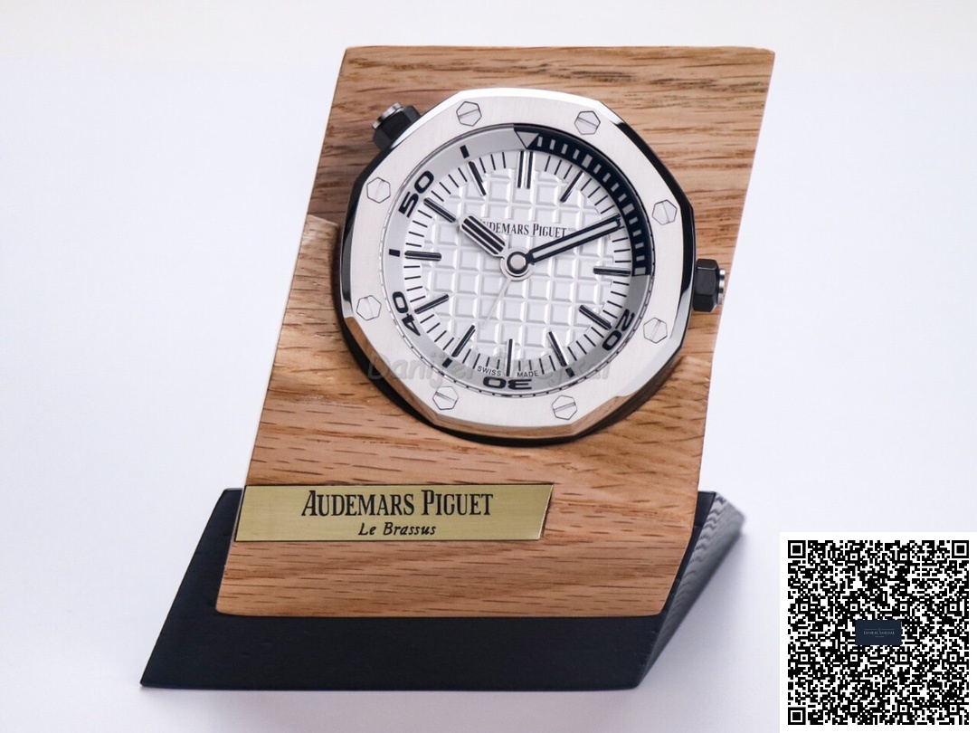 Audemars Piguet Royal Oak Offshore Diver 15710 Table Clock 65x26mm