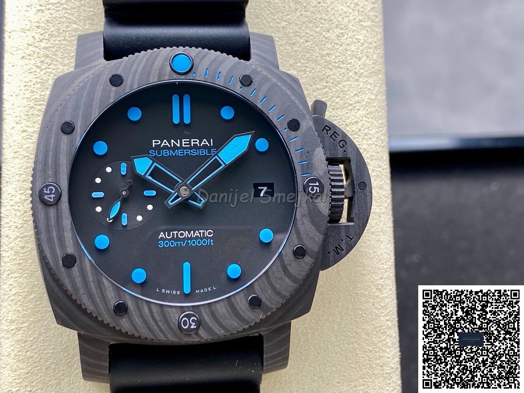 Panerai Luminor Submersible Carbotech PAM960 42mm