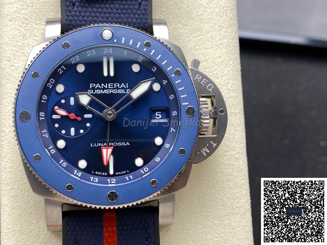 Panerai Submersible GMT PAM01507 Luna Rossa Titanio 42 mm