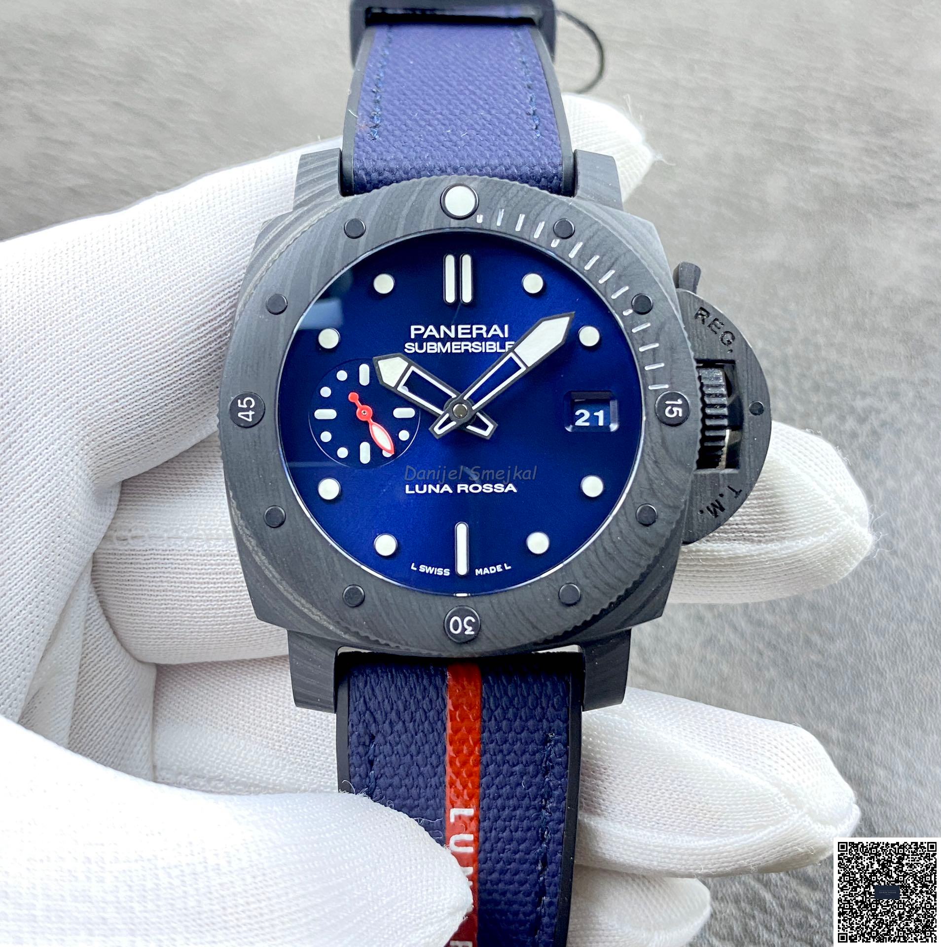 Panerai Submersible Luna Rossa Carbotech Pam1563 42mm