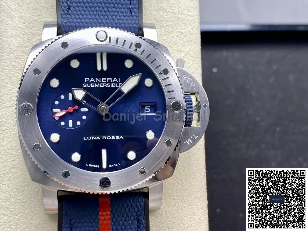 Panerai Submersible PAM01391 Luna Rossa 44mm