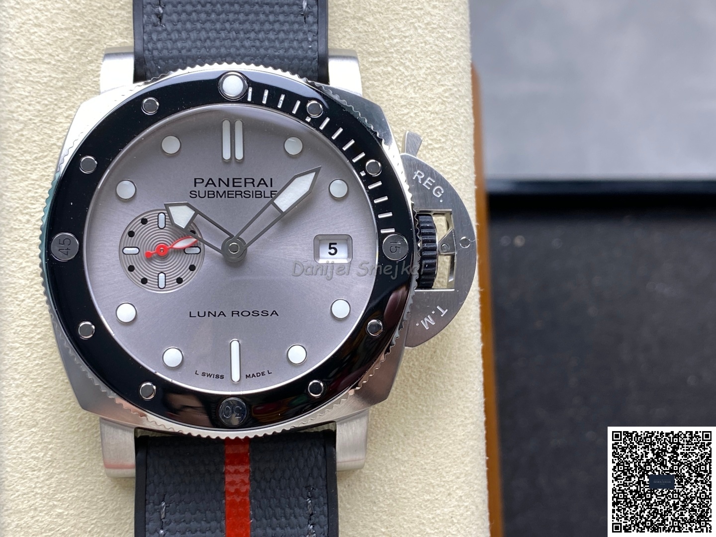 Panerai Submersible PAM01681 Quarantaquattro Luna Rossa Limited 37th America's Cup 44mm