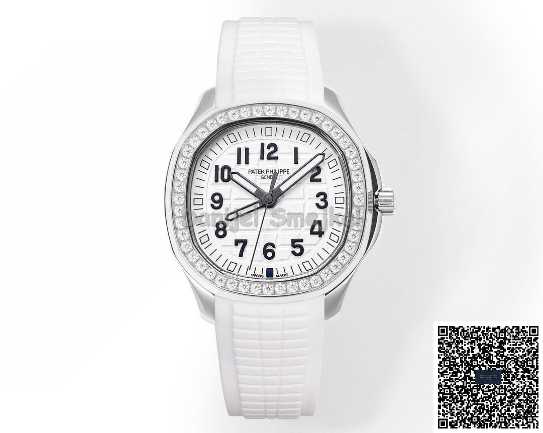 Patek Philippe Aquanaut 5267 200A-010 GMT 38.8mm 