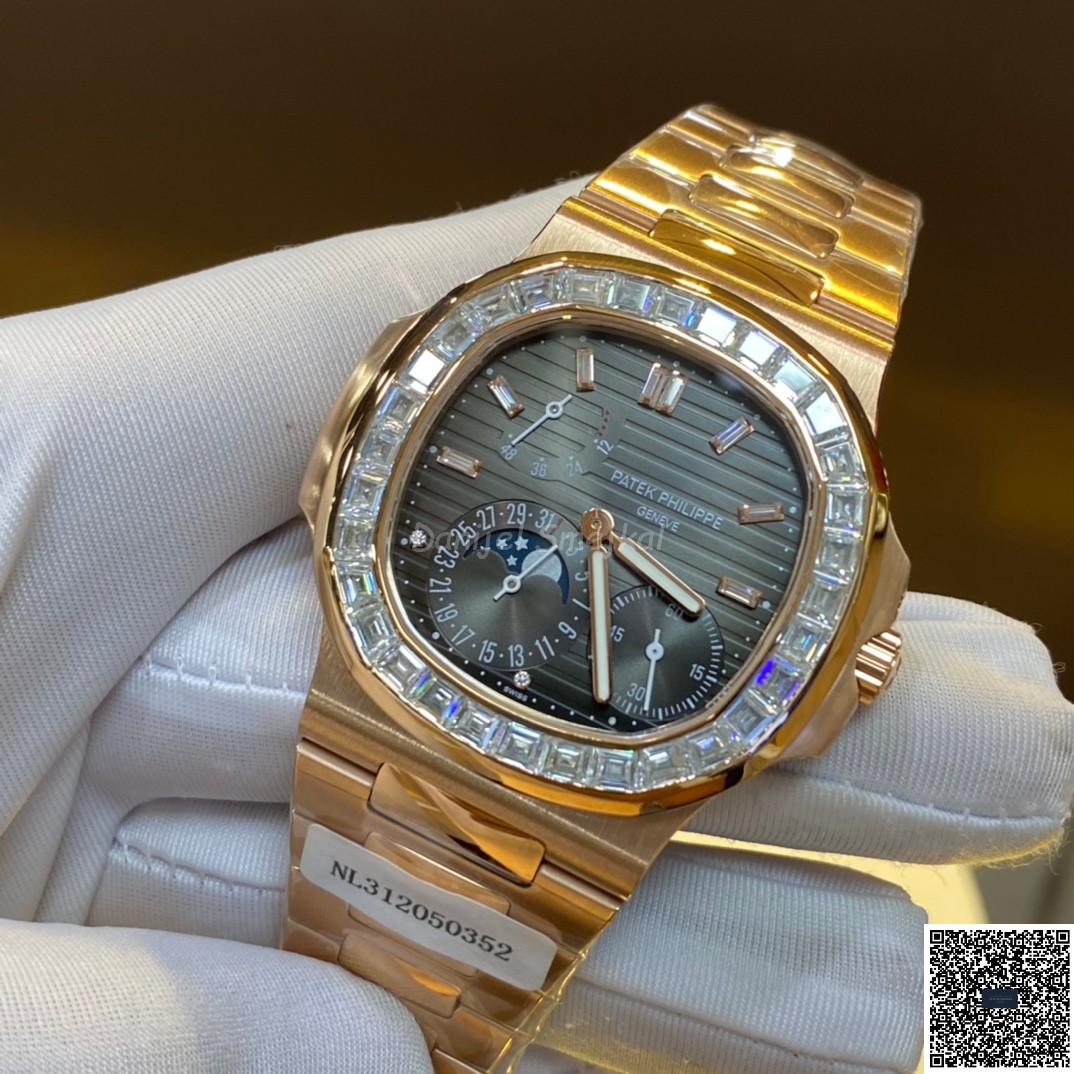 Patek Philippe Nautilus 5712R-001 40mm