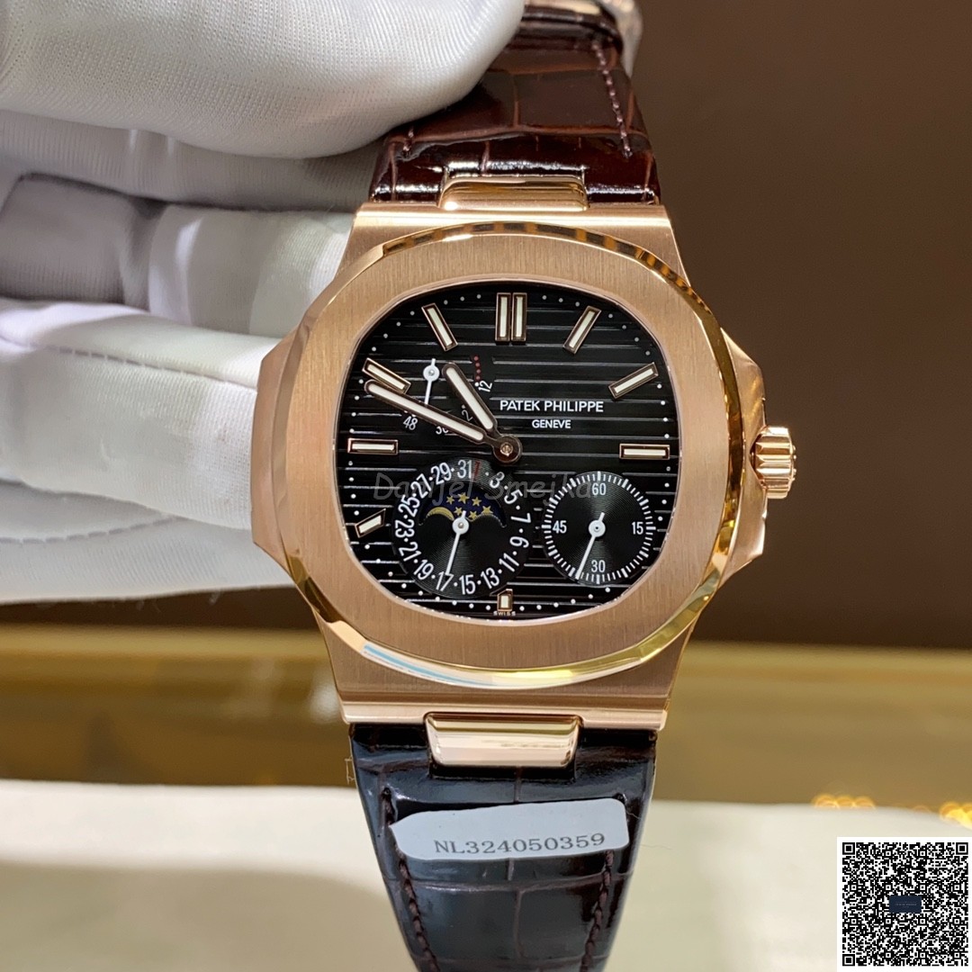 Patek Philippe Nautilus 5712R 40mm