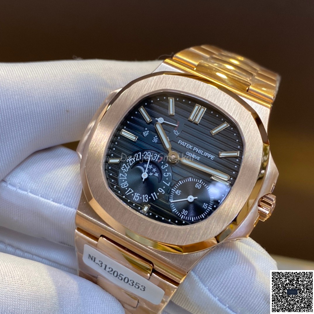 Patek Philippe Nautilus 5712R 40mm