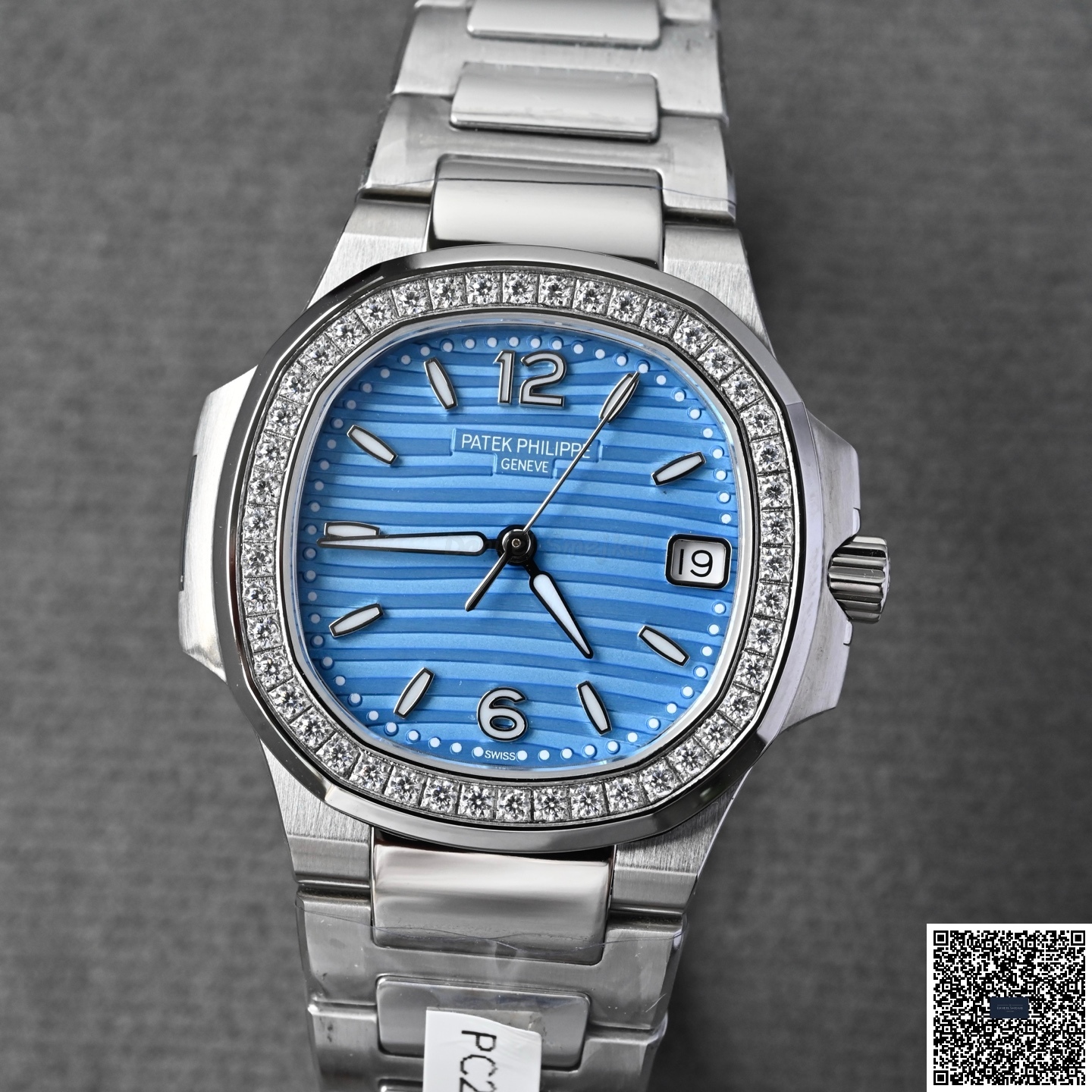 Patek Philippe Nautilus 7010G 32mm
