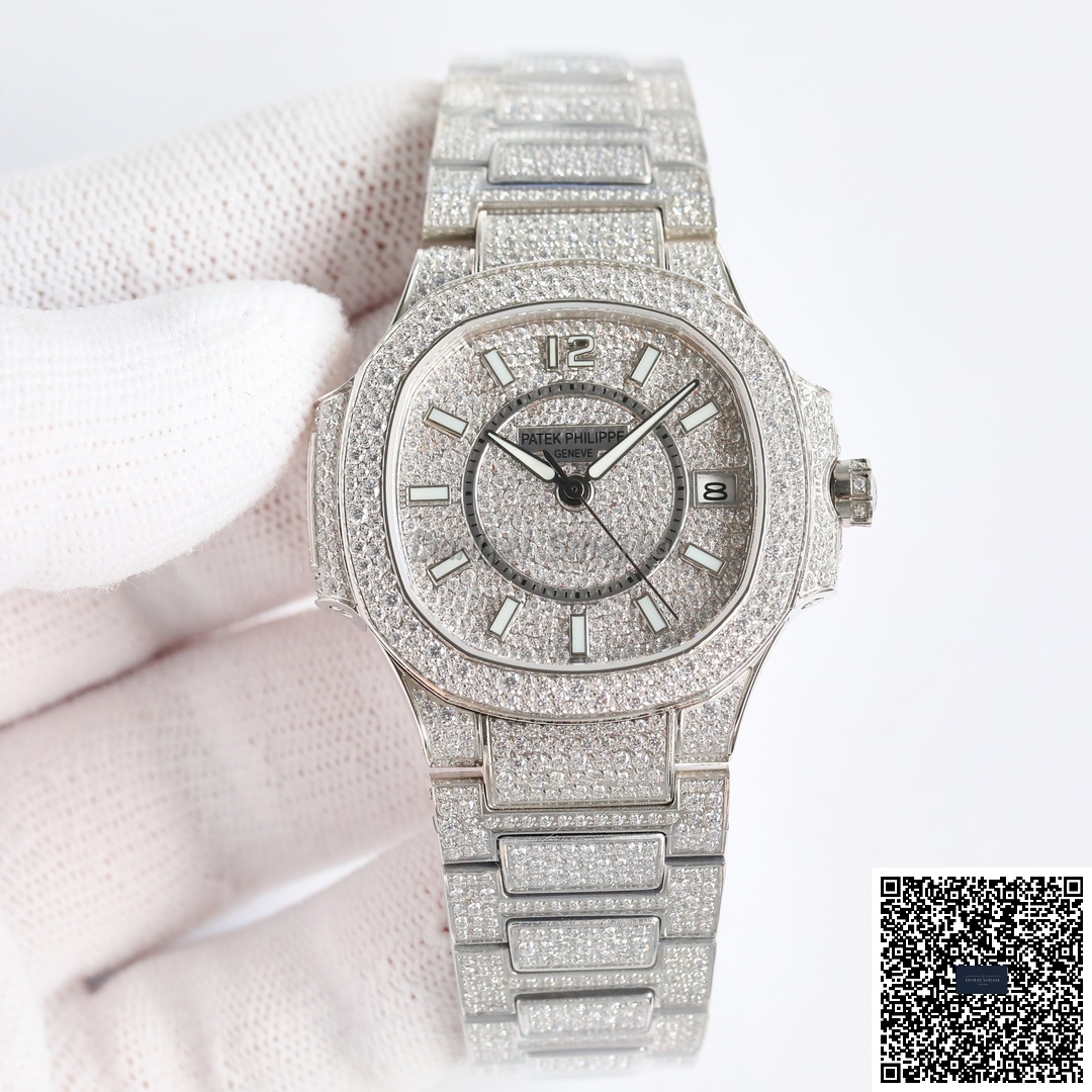 Patek Philippe Nautilus 70211G 35.2mm