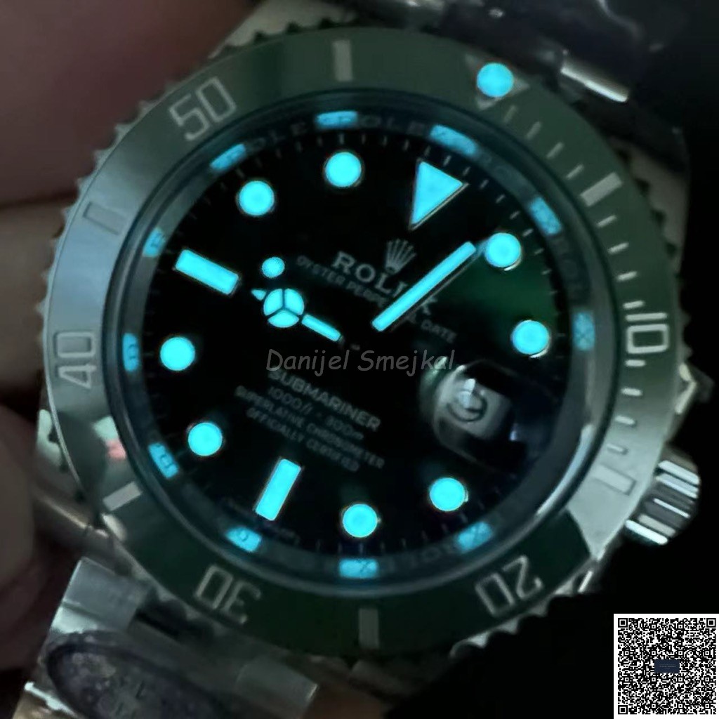 Rolex Submariner 116610LV Hulk 40mm