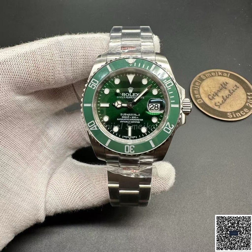 Rolex Submariner 116610LV Hulk 40mm