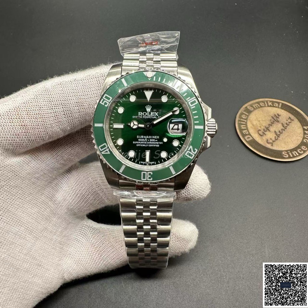 Rolex Submariner HULK 116610LV 40mm