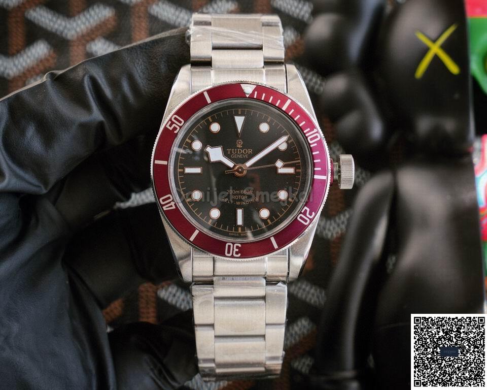 Tudor Black Bay M79230R 42mm