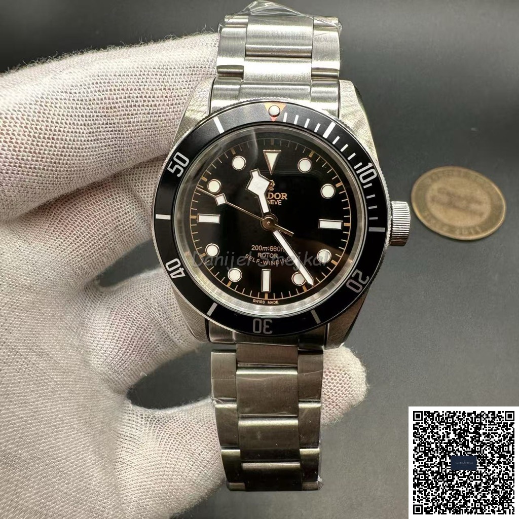 Tudor Black Bay M79230R 42mm